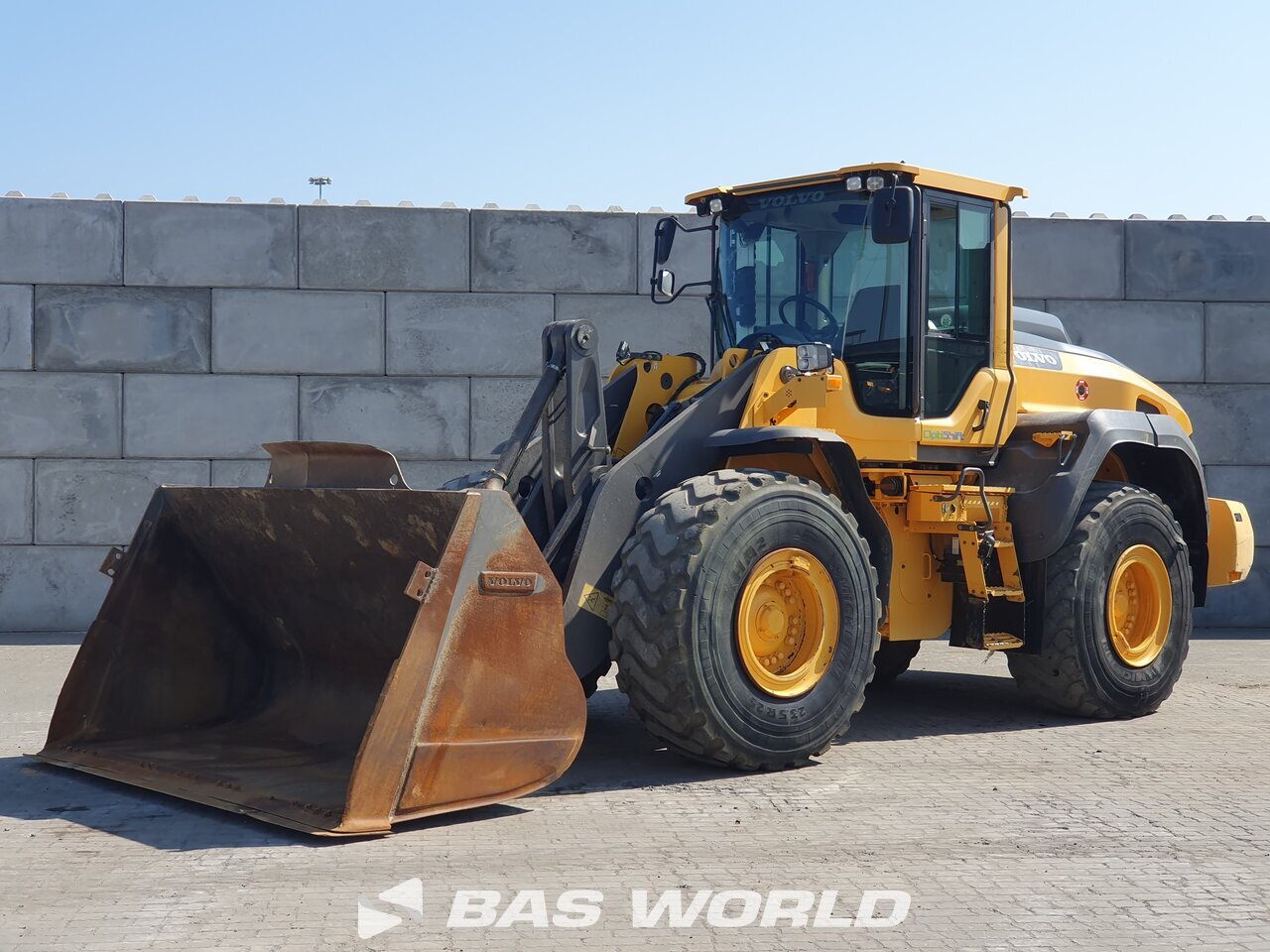 Front left : Volvo L120 H Chargeuse sur pneus