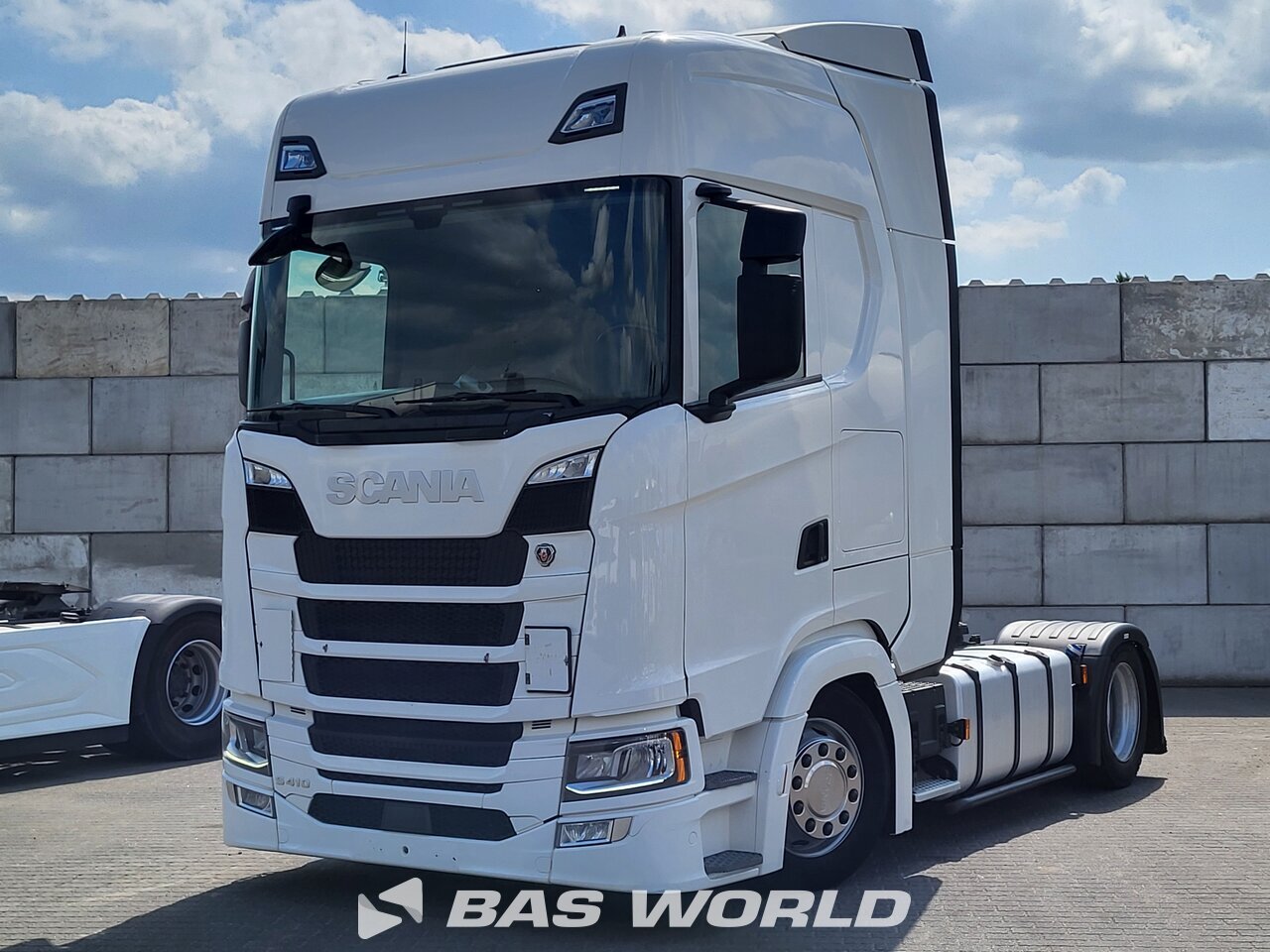Front left : Scania S410 4X2 Tracteur routier