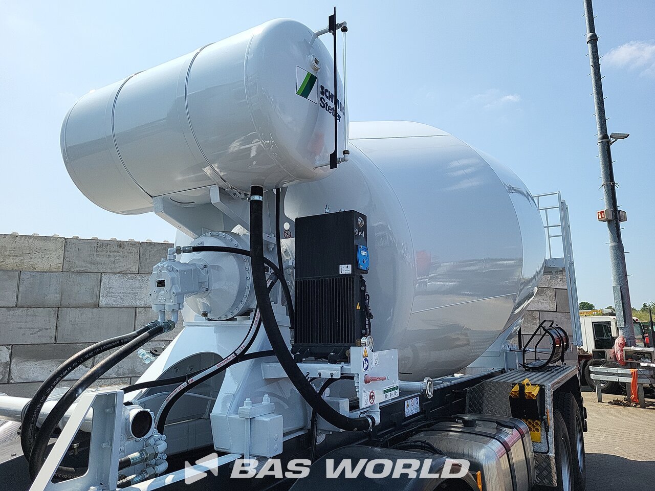 Superstructure : Mercedes Arocs 4245 8X4 Schwing Stetter AM12FHCBL Camion malaxeur béton