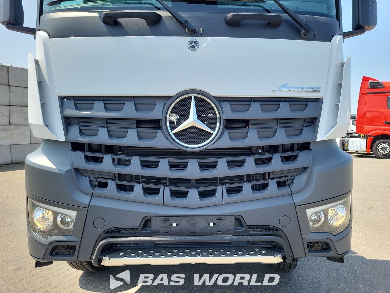 Right : Mercedes Arocs 4245 8X4 Schwing Stetter AM12FHCBL Camion malaxeur béton