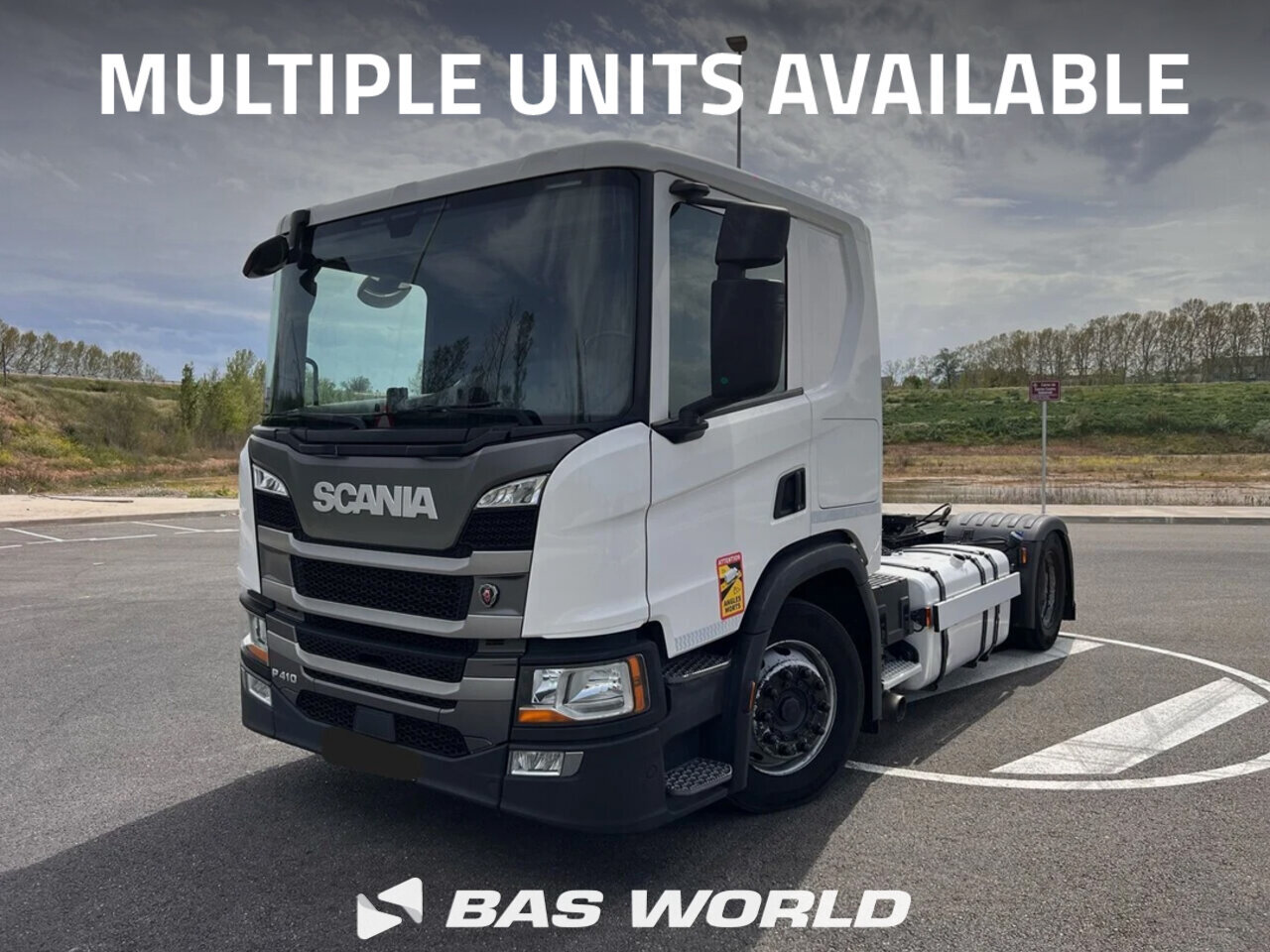 Front left : Scania P410 4X2 Tracteur routier