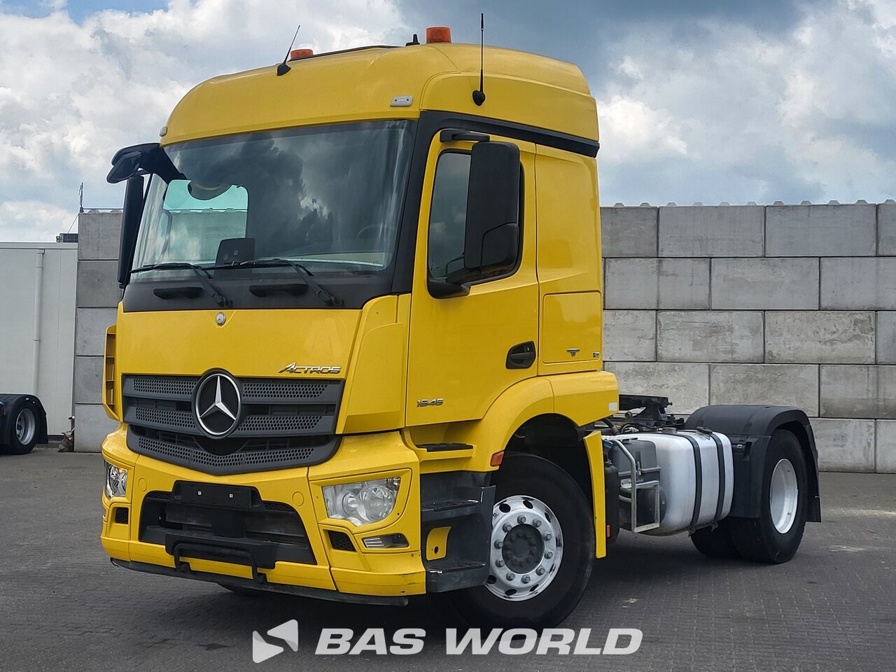 Front left : Mercedes Actros 1846 4X2 Tracteur routier