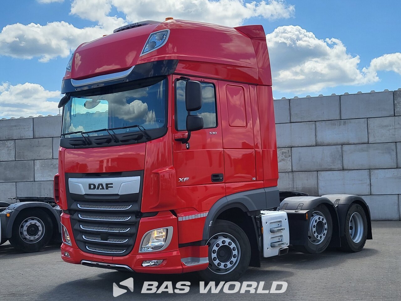 Front left : DAF XF 530 6X2 Tracteur routier