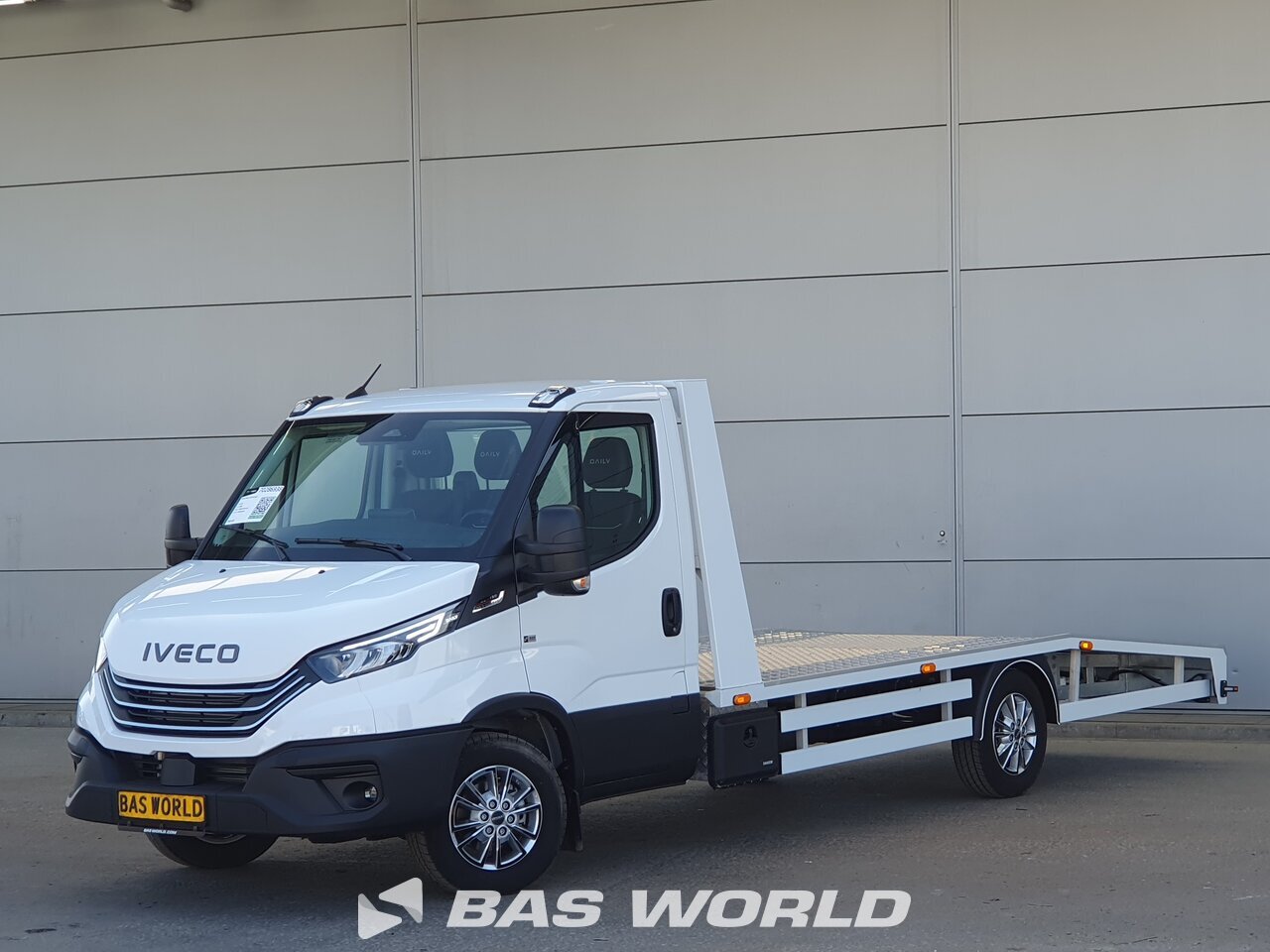 Front left : Iveco Daily 35S18 Transporteur de voitures