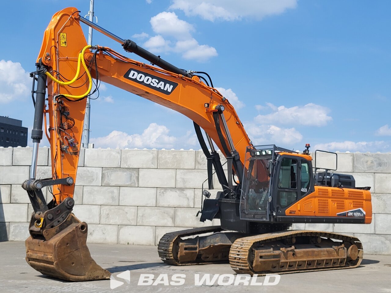 Front left : Doosan DX420 LC-7 Pelle sur chenilles