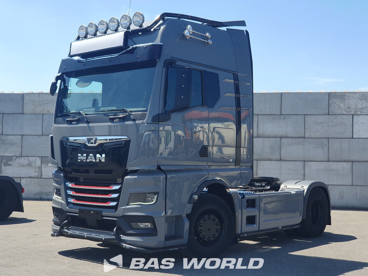 Front left : MAN TGX 18.520 4X2 Tracteur routier