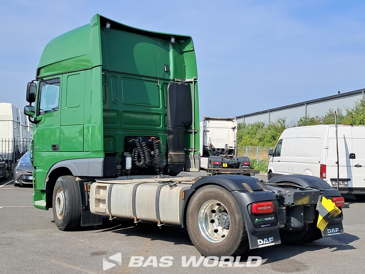 Back left : DAF XF 480 4X2 Tracteur routier