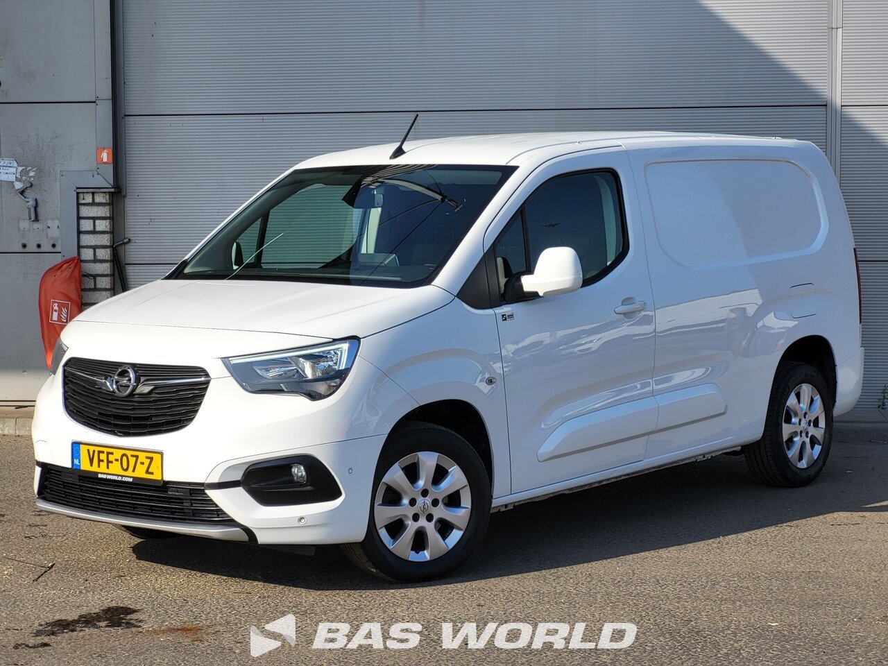 Front left : Opel Combo 130PK Fourgons utilitaires