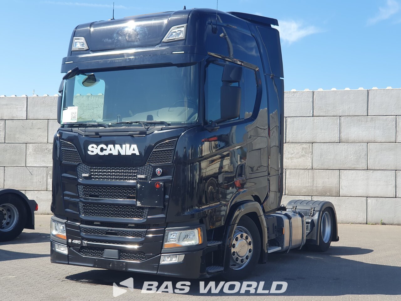 Front left : Scania S450 4X2 Tracteur routier