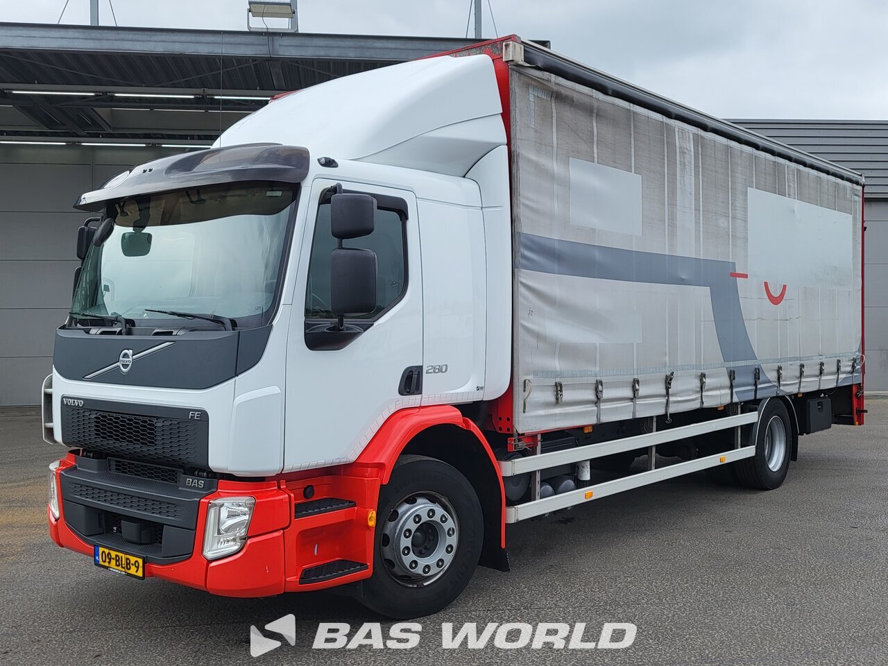 Front left : Volvo FE 280 4X2 Wim van Den Bosch BV Carrosseriebedrijf Camion rideaux coulissants