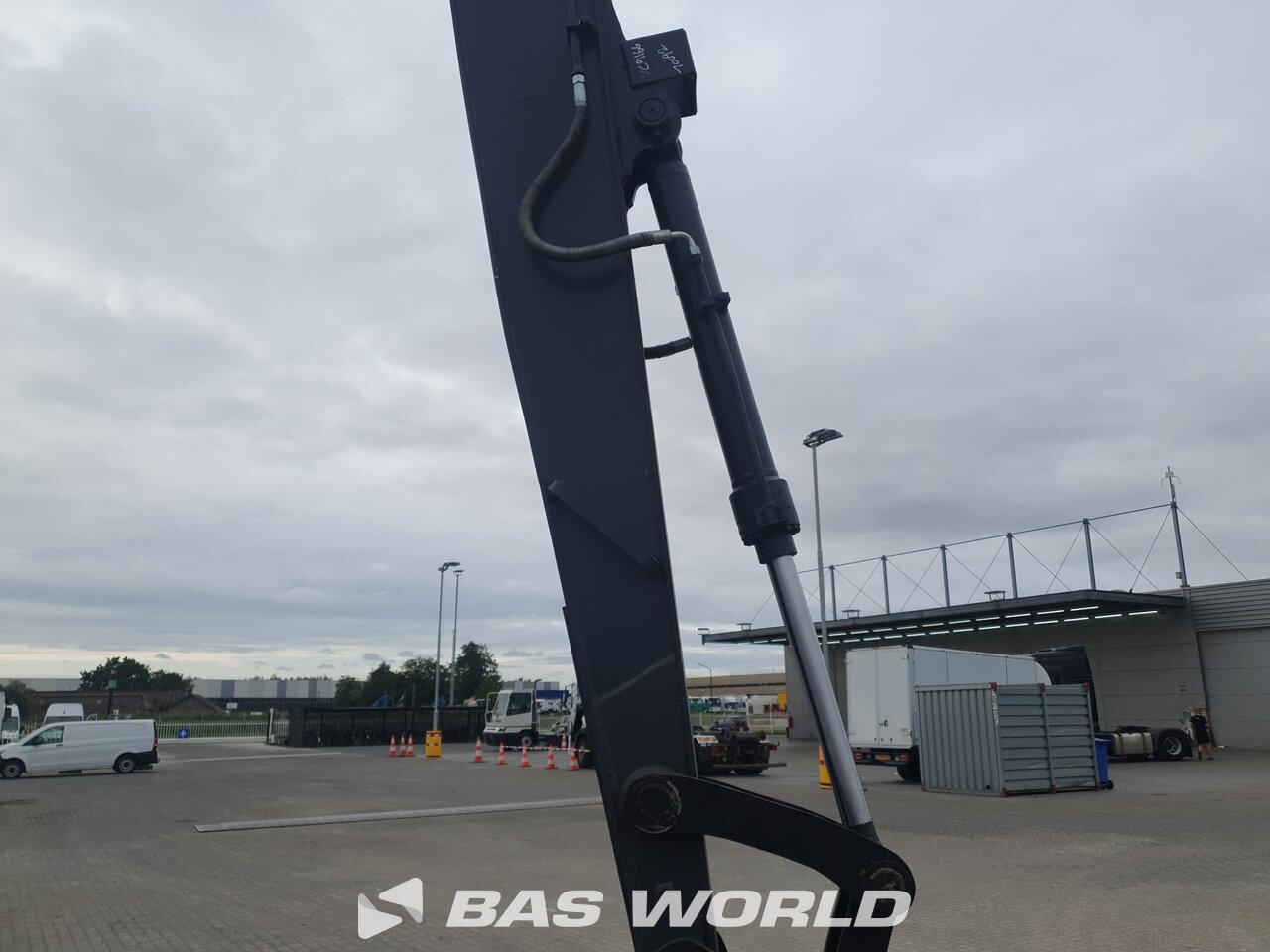 Other : Hyundai R245 LR Pelle sur chenilles