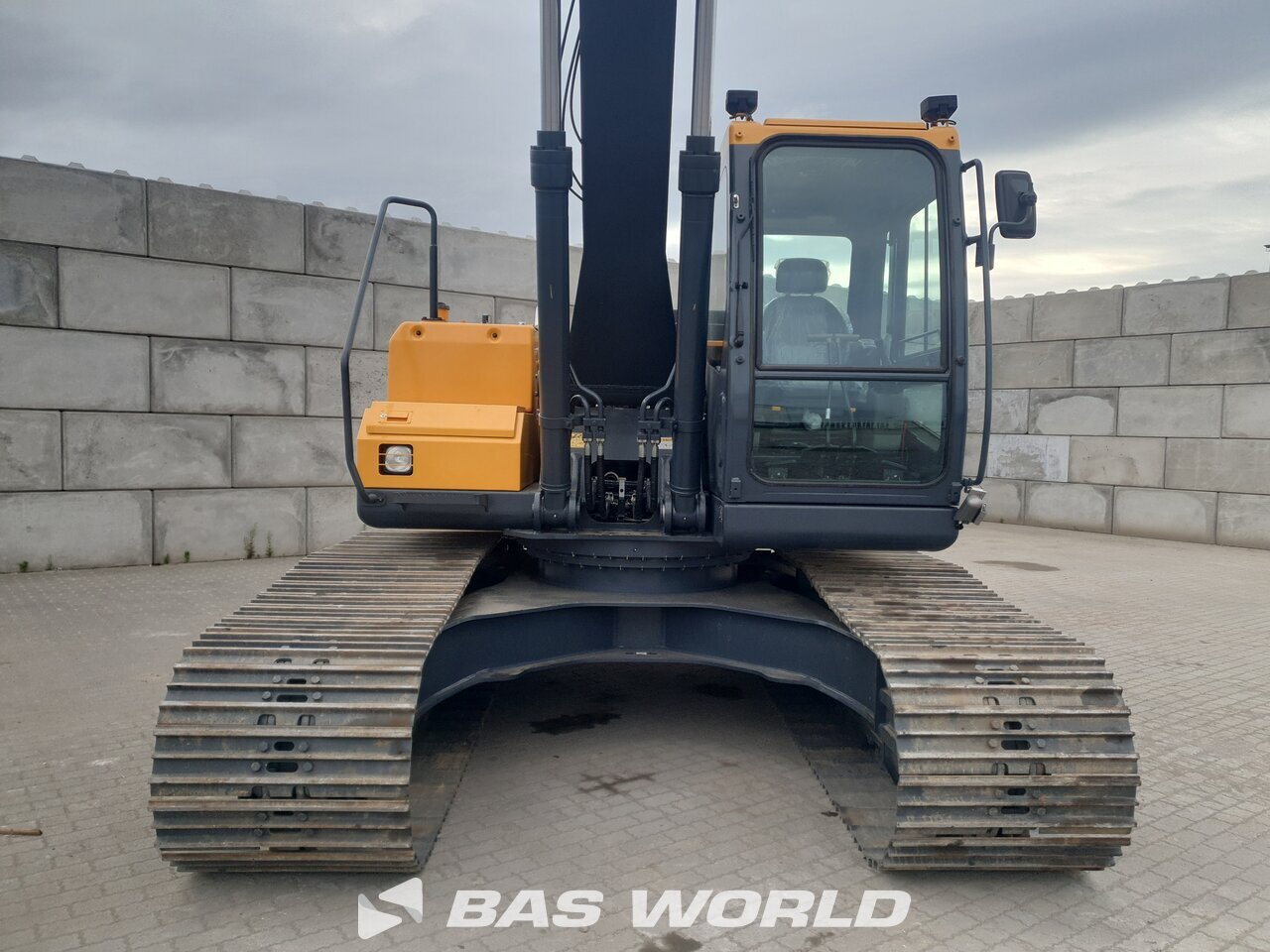 Other : Hyundai R245 LR Pelle sur chenilles