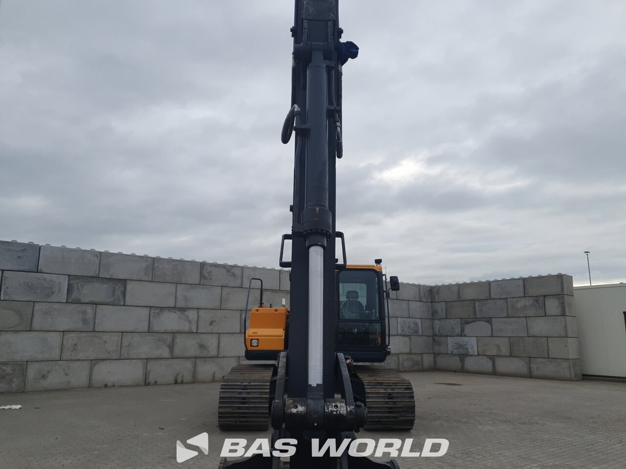 Other : Hyundai R245 LR Pelle sur chenilles