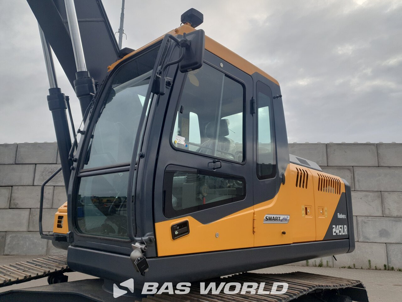 Other : Hyundai R245 LR Pelle sur chenilles