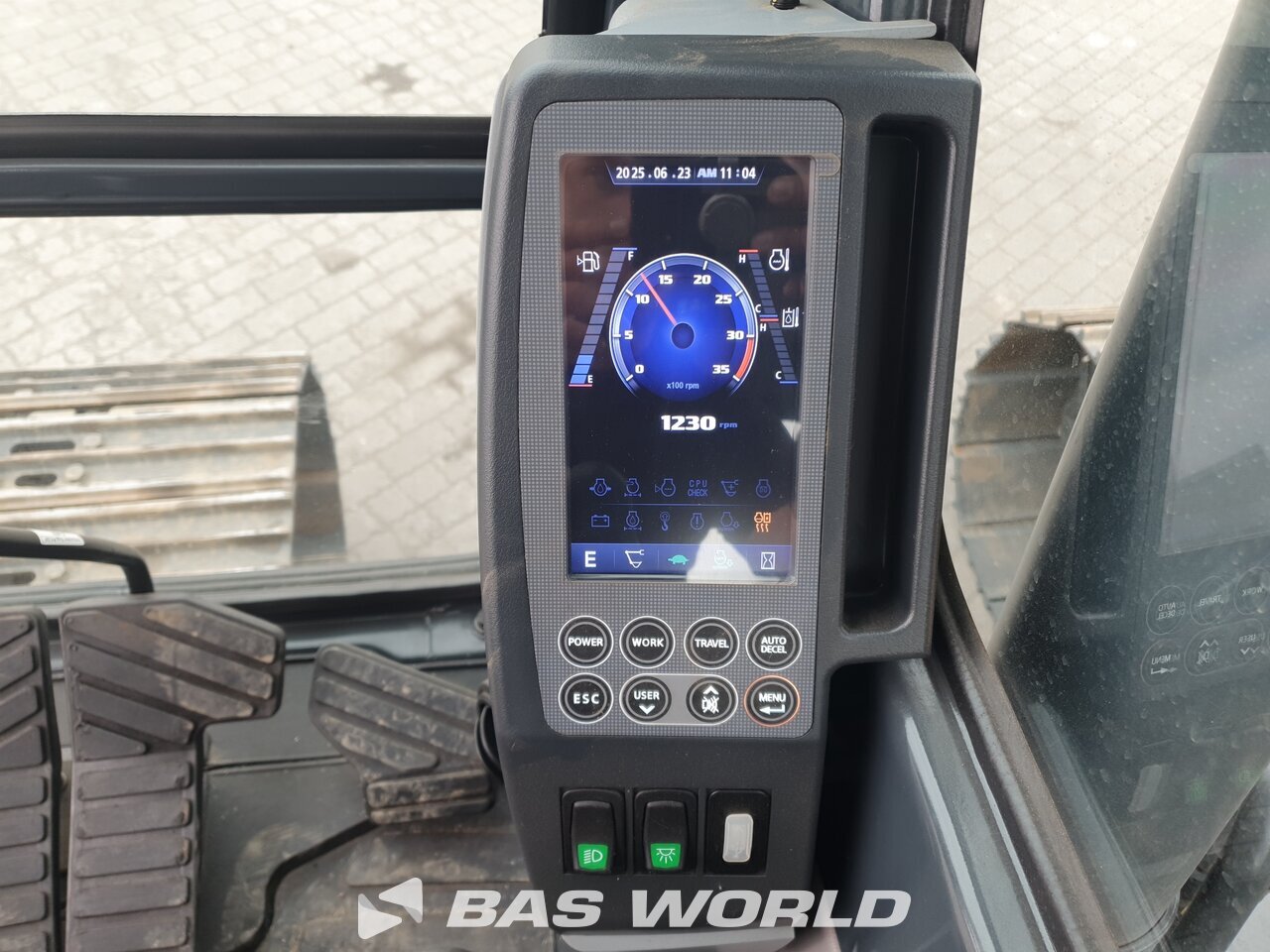 Other : Hyundai R245 LR Pelle sur chenilles
