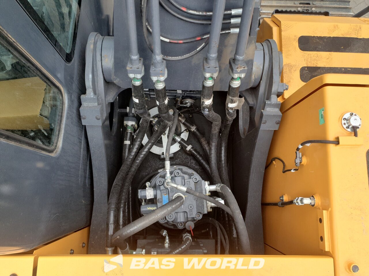 Other : Hyundai R245 LR Pelle sur chenilles