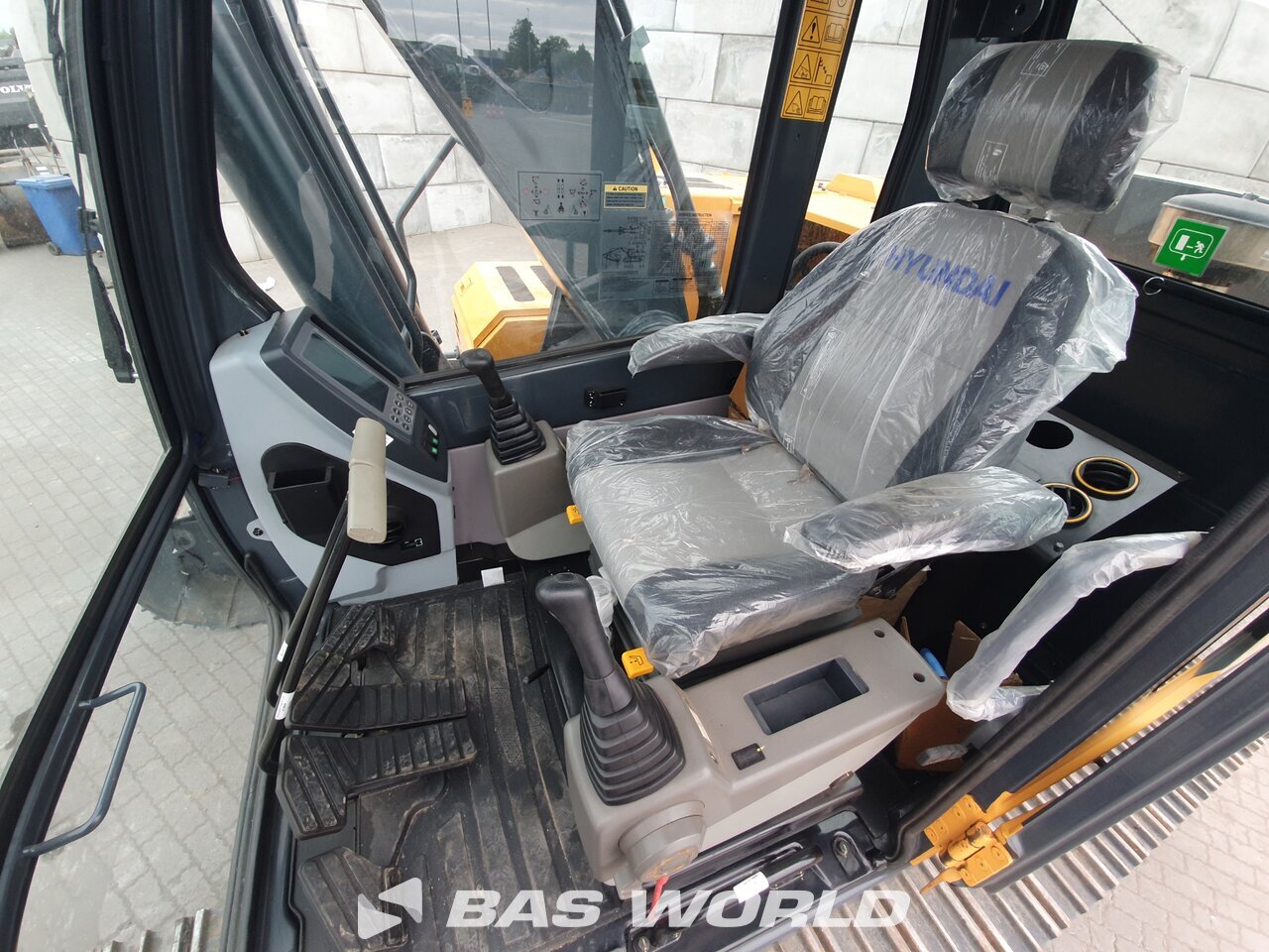 Other : Hyundai R245 LR Pelle sur chenilles