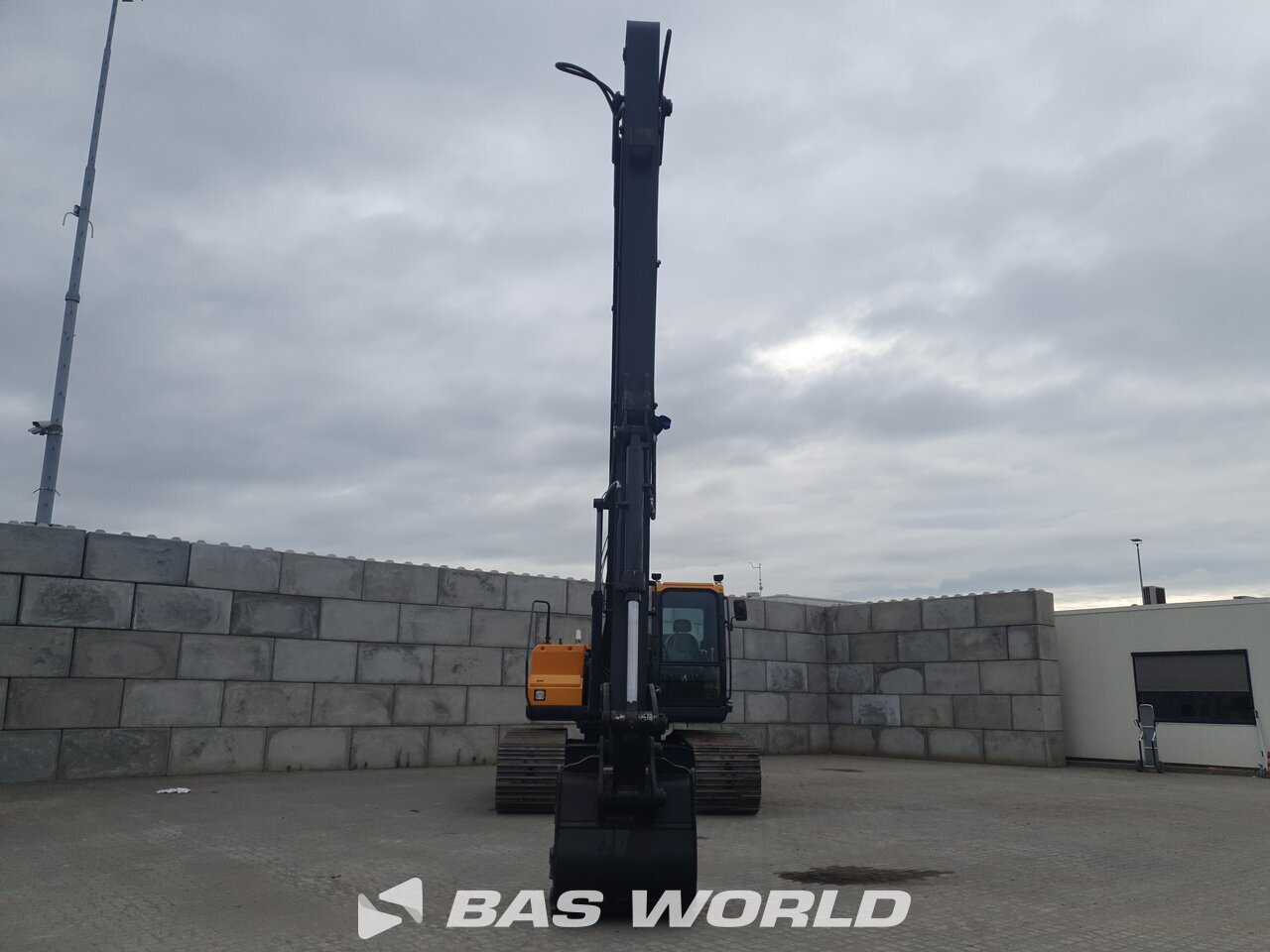 Other : Hyundai R245 LR Pelle sur chenilles