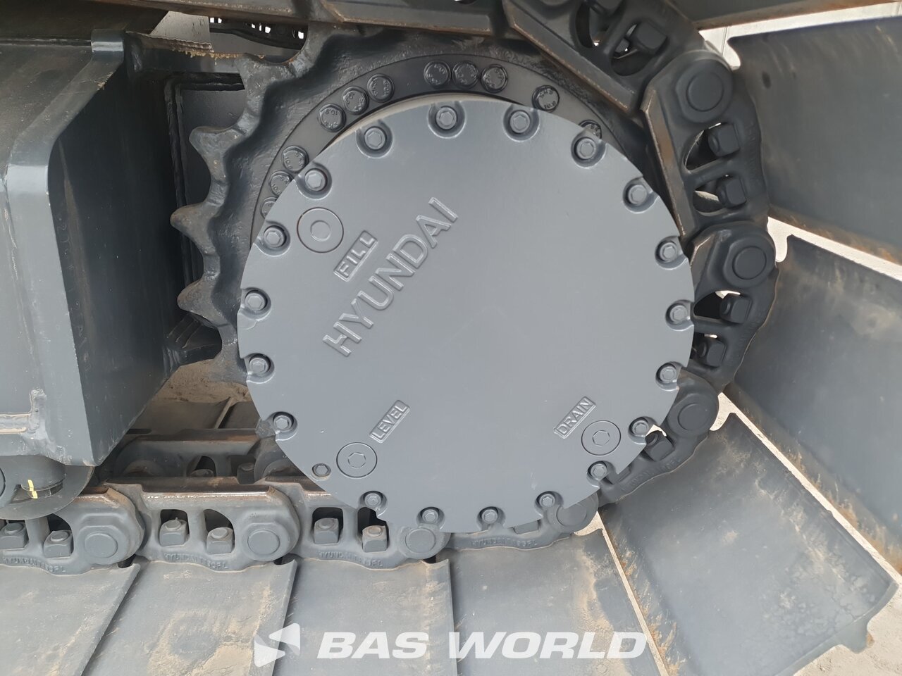 Other : Hyundai R245 LR Pelle sur chenilles
