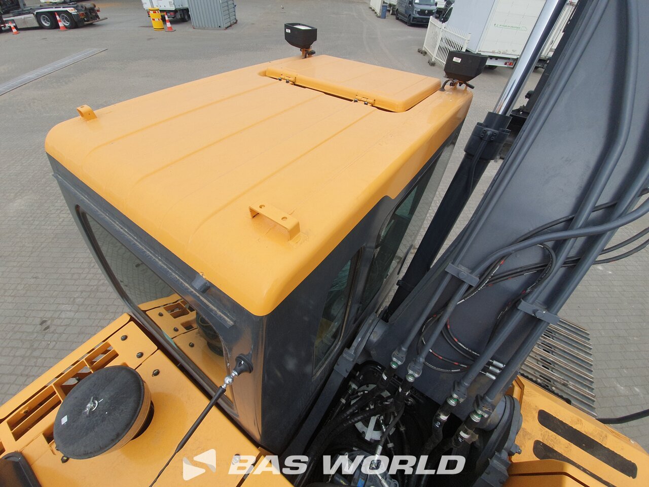 Other : Hyundai R245 LR Pelle sur chenilles