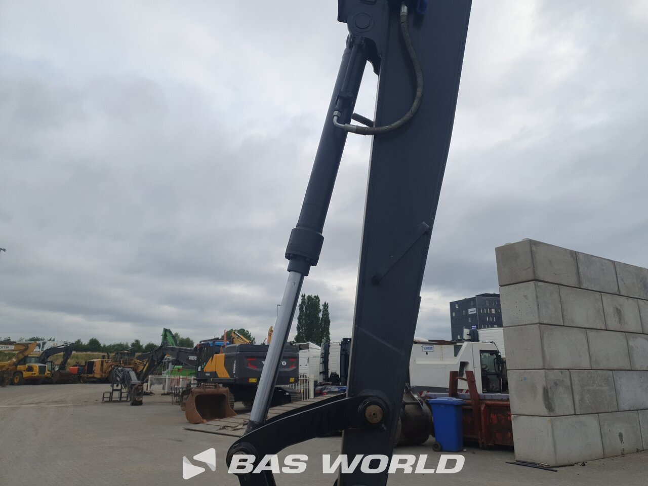 Other : Hyundai R245 LR Pelle sur chenilles
