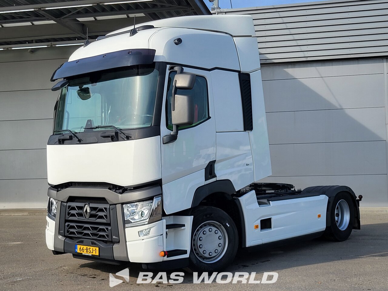 Front left : Renault T 440 4X2 Tracteur routier