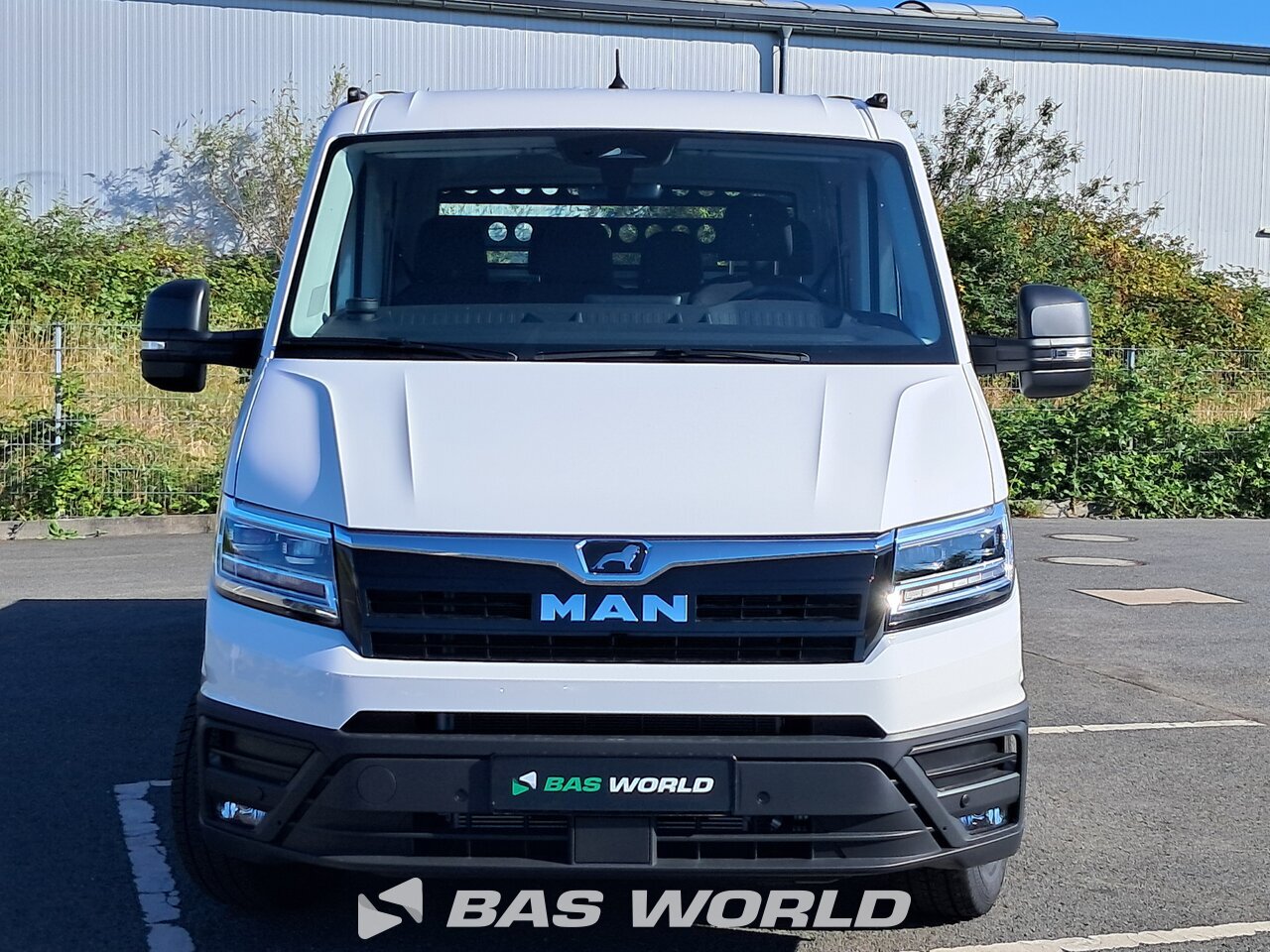 Front : MAN TGE 3.180 Benne
