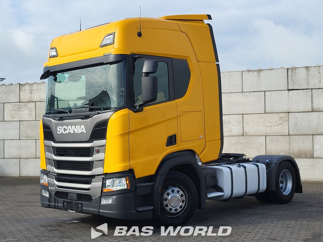 Front left : Scania R410 4X2 Tracteur routier