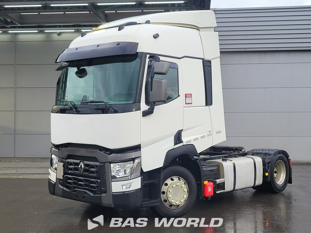 Front left : Renault T 460 4X2 Tracteur routier