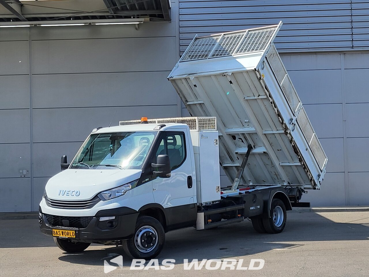 Front left : Iveco Daily 72C18 Ouvert