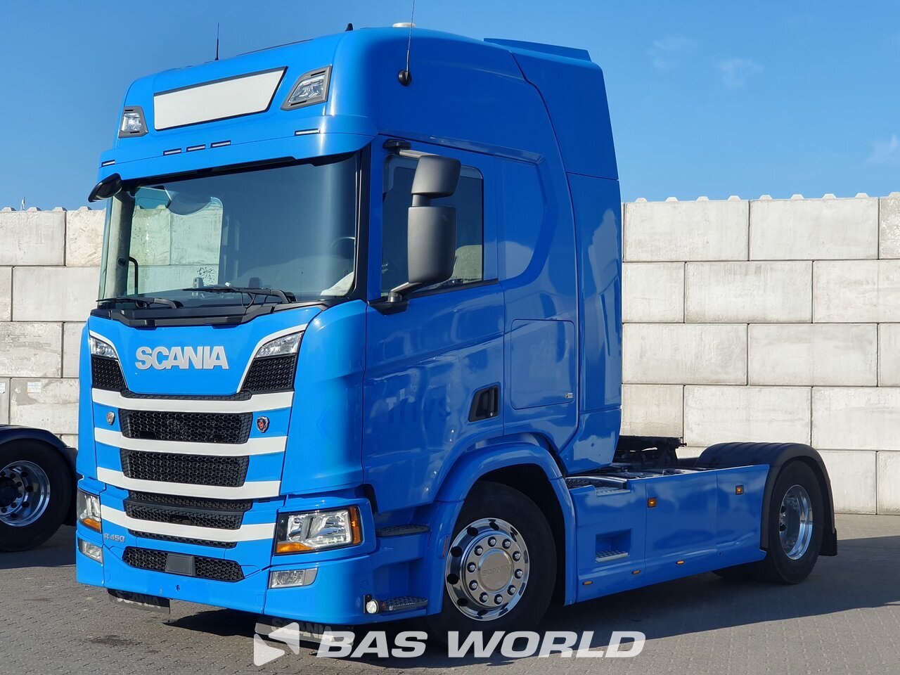 Front left : Scania R450 4X2 Tracteur routier