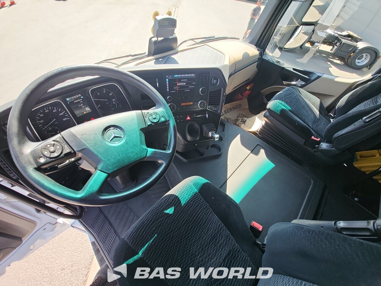 Other : Mercedes Actros 1842 4X2 Trouillet Camion à Caisse Mobile