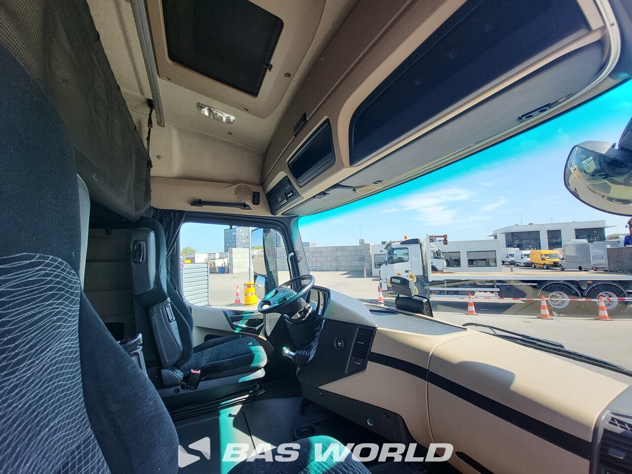 Other : Mercedes Actros 1842 4X2 Trouillet Camion à Caisse Mobile