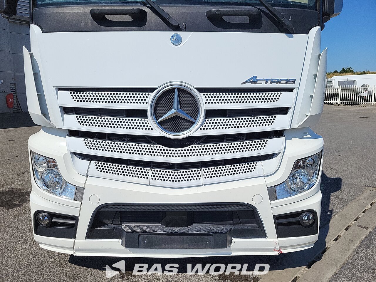 Other : Mercedes Actros 1842 4X2 Trouillet Camion à Caisse Mobile