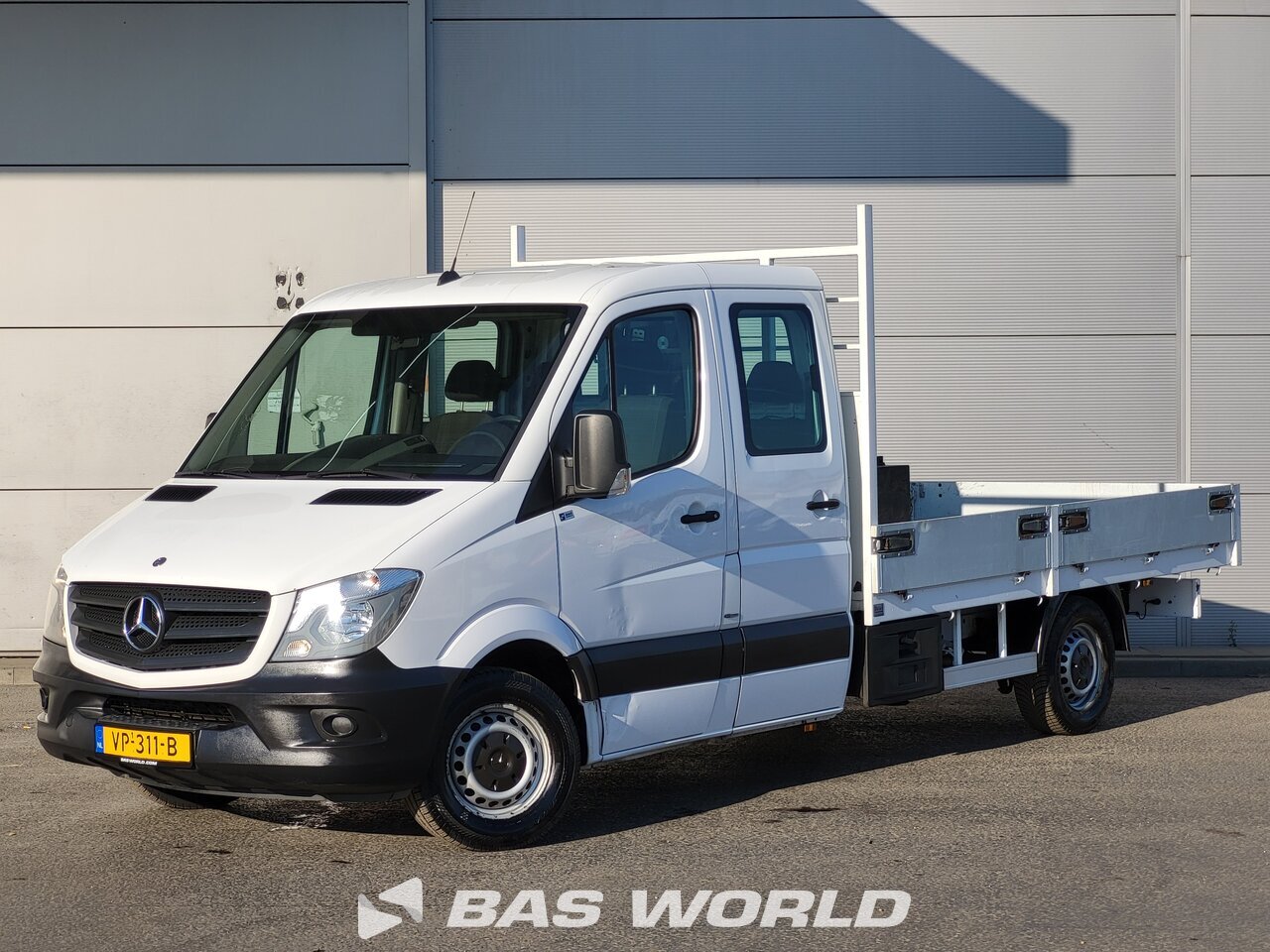 Front left : Mercedes Sprinter 310 CDI Ouvert