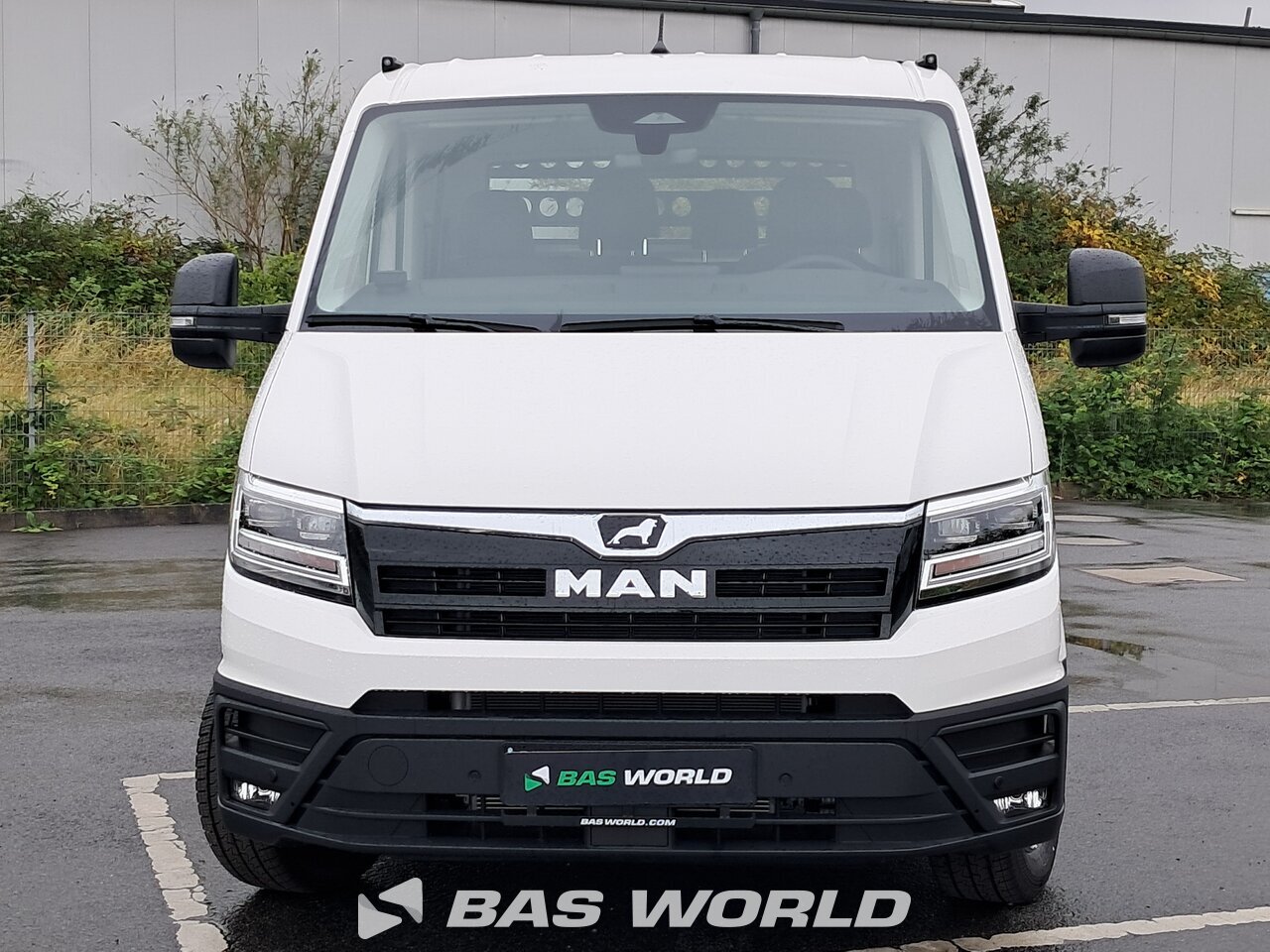 Front : MAN TGE 3.180 Benne