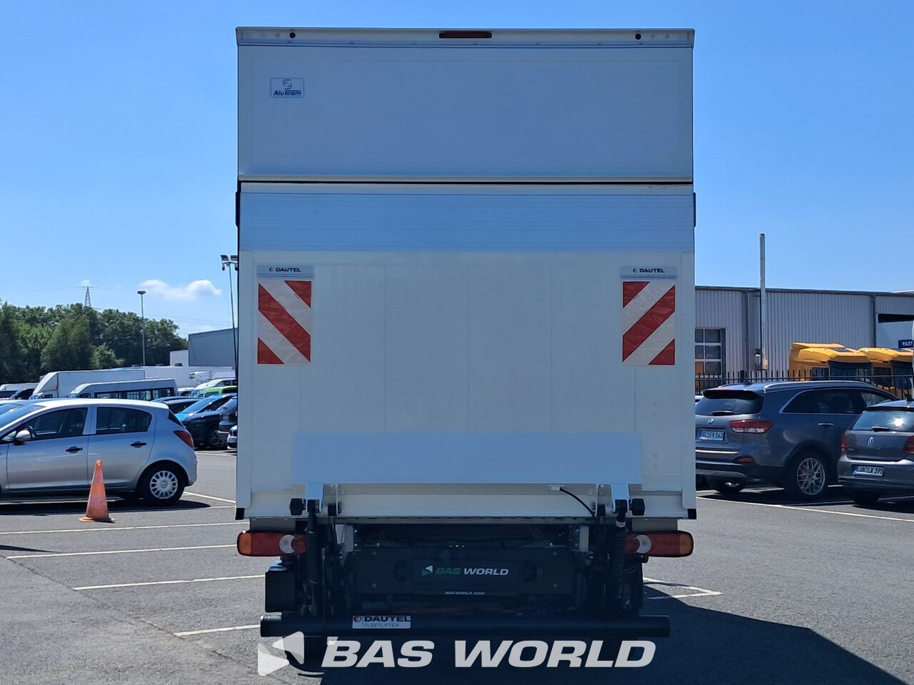 Back : MAN TGE 3.180 Carrosseries