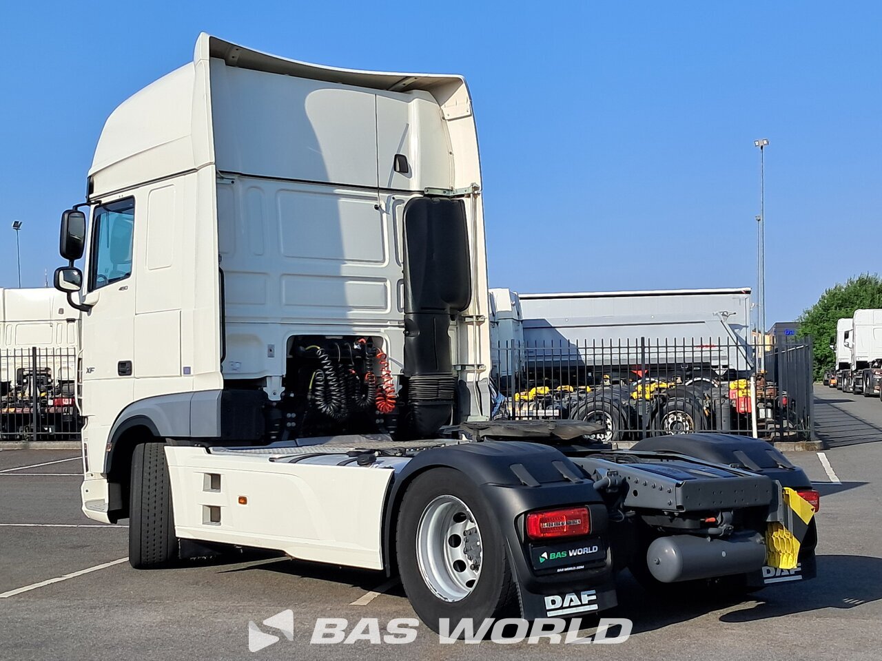 Back left : DAF XF 480 وحدات الجر