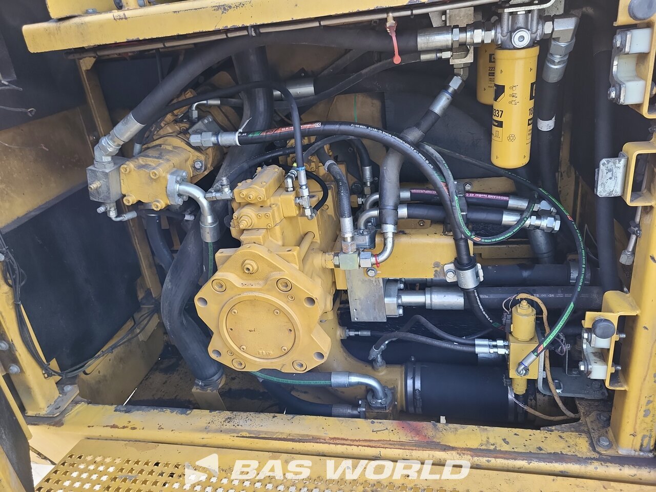 Other : Caterpillar 390 D L حفارة مجنزرة