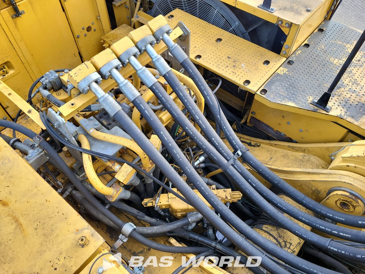 Other : Caterpillar 390 D L حفارة مجنزرة