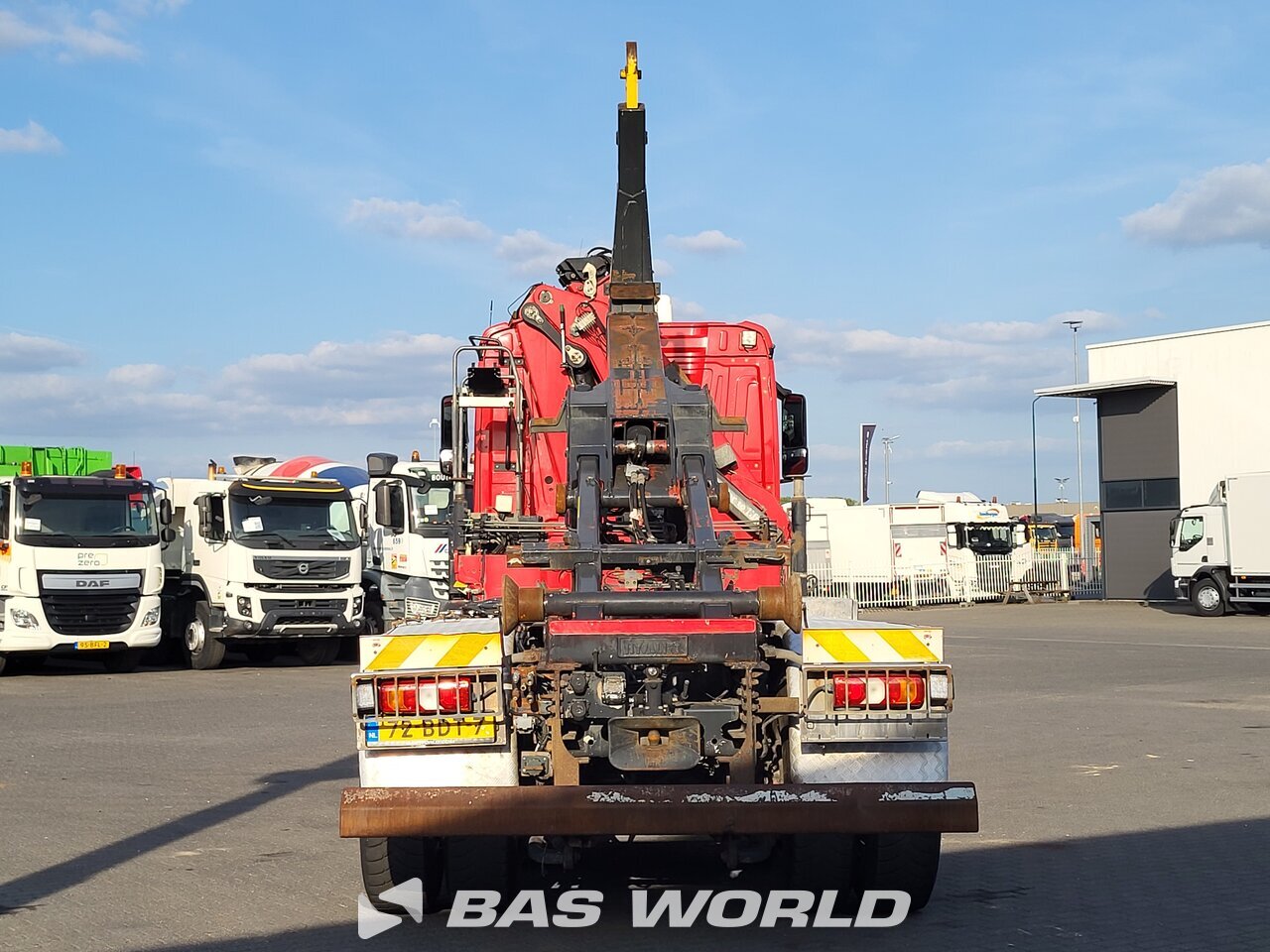 Twistlocks : Mercedes Arocs 4145 haakarm vrachtwagen
