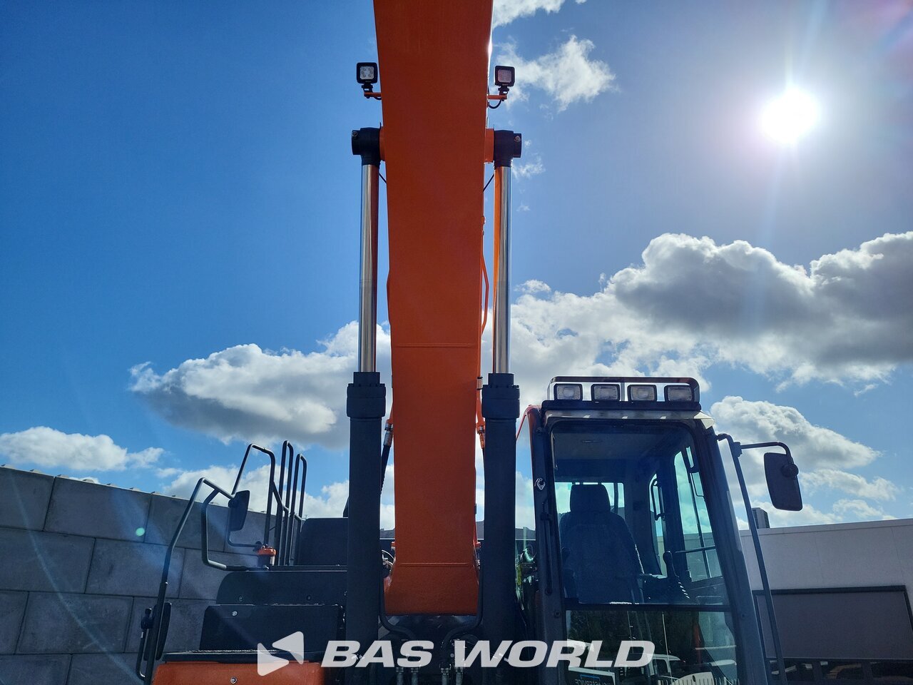 Doosan DX300 LC-5 Rupsgraafmachine - BAS World, image size:1280x960