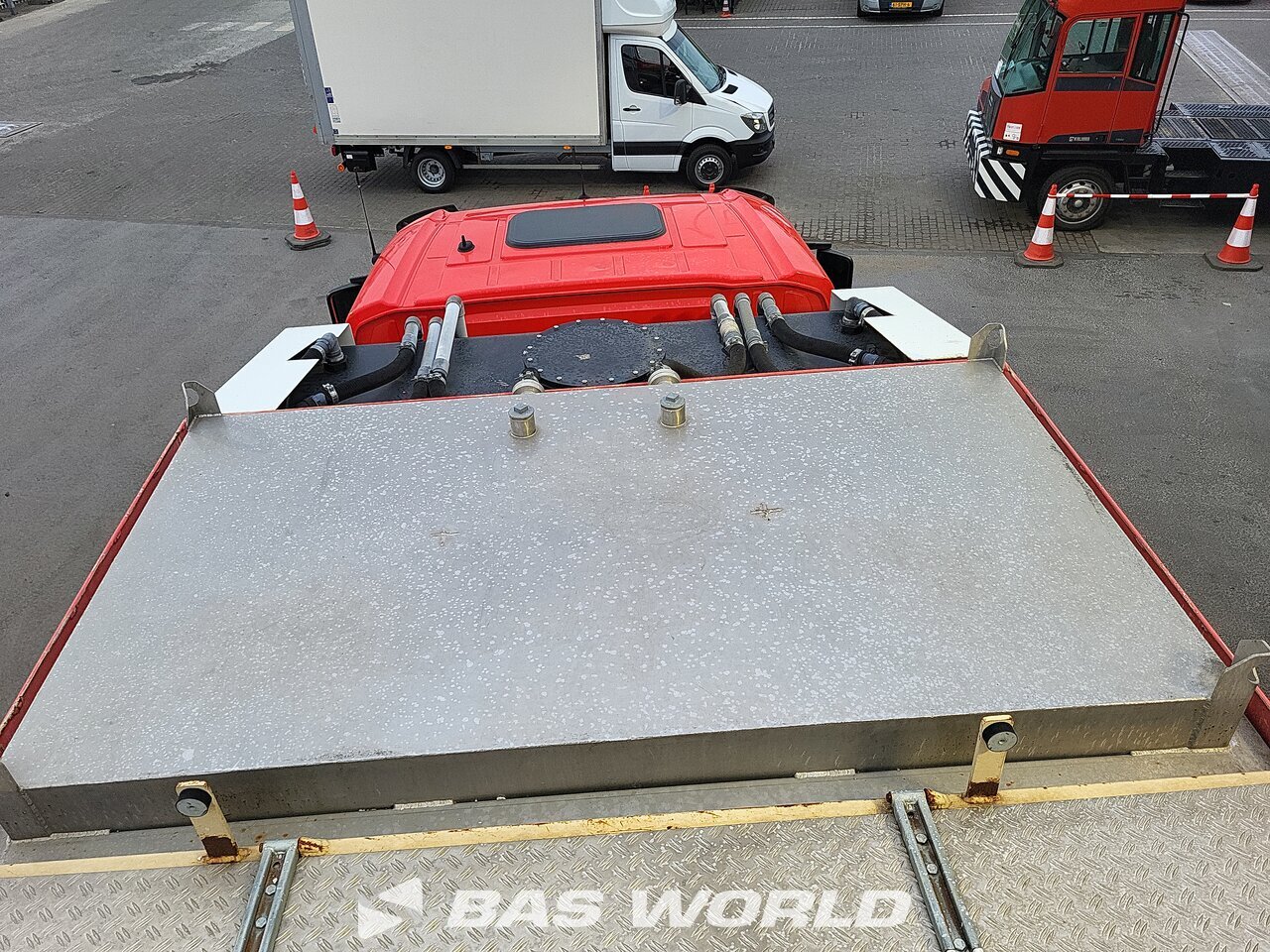 Other : Mercedes Arocs 4951 مضخة أسمنت