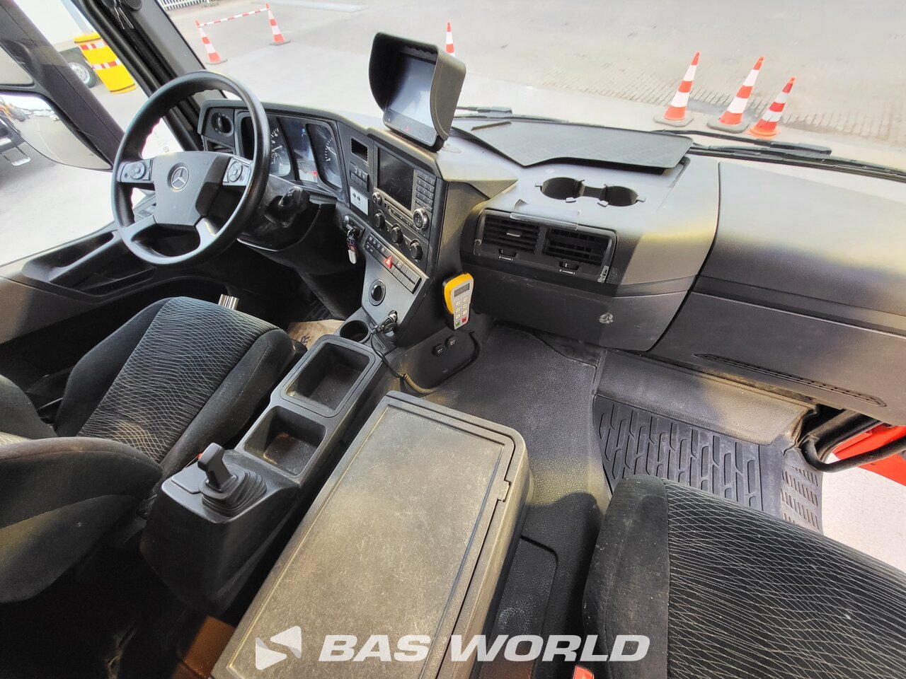 Other : Mercedes Arocs 4951 مضخة أسمنت
