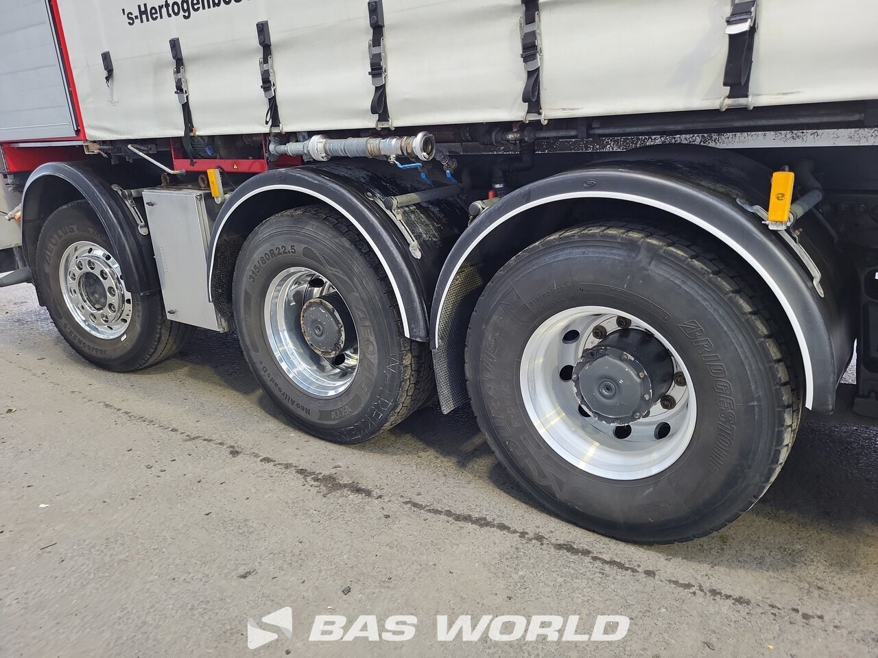 Other : Mercedes Arocs 4951 مضخة أسمنت