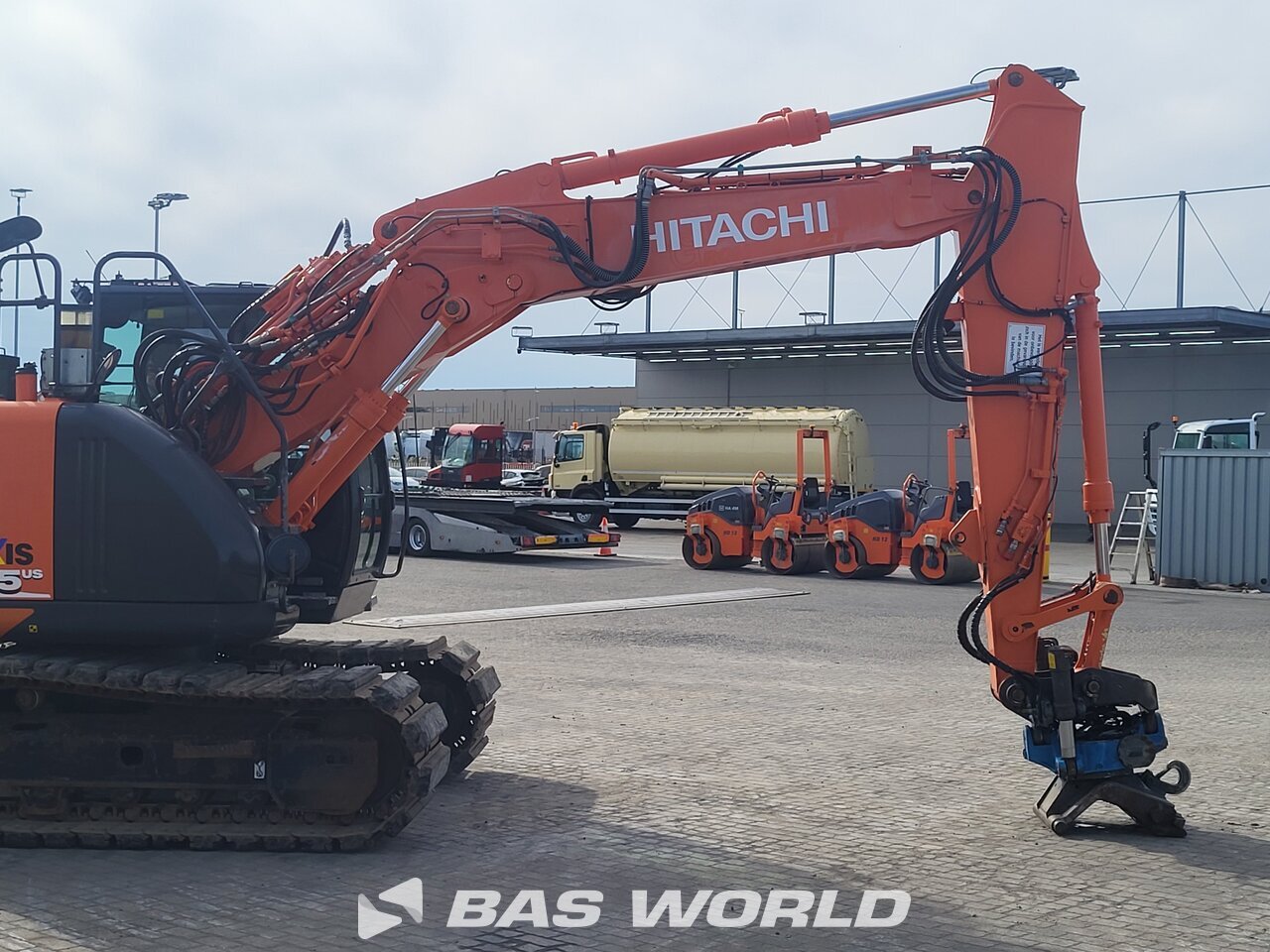 うっちー Hitachi ZX135 US -6 Crawler excavators - BAS World