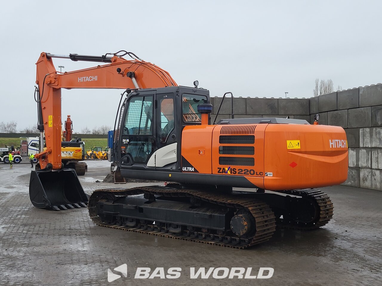 Hitachi ZX220 LC-5G Crawler excavators - BAS World