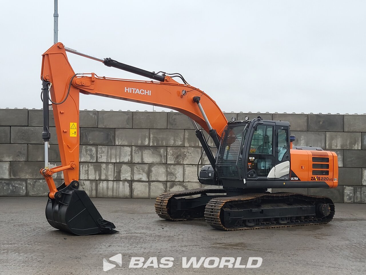 Hitachi ZX220 LC-5G Crawler excavators - BAS World