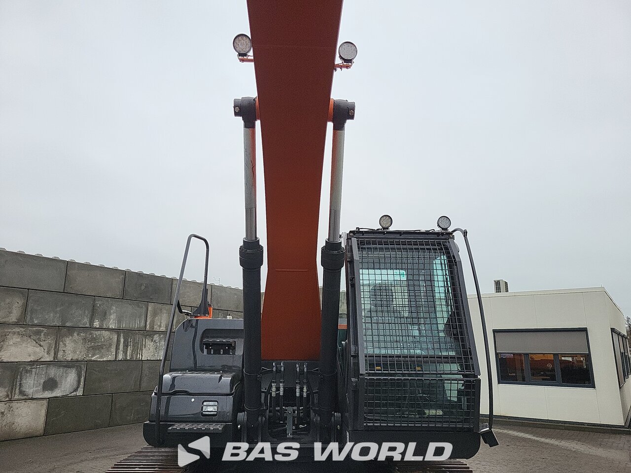 Hitachi ZX220 LC-5G Crawler excavators - BAS World