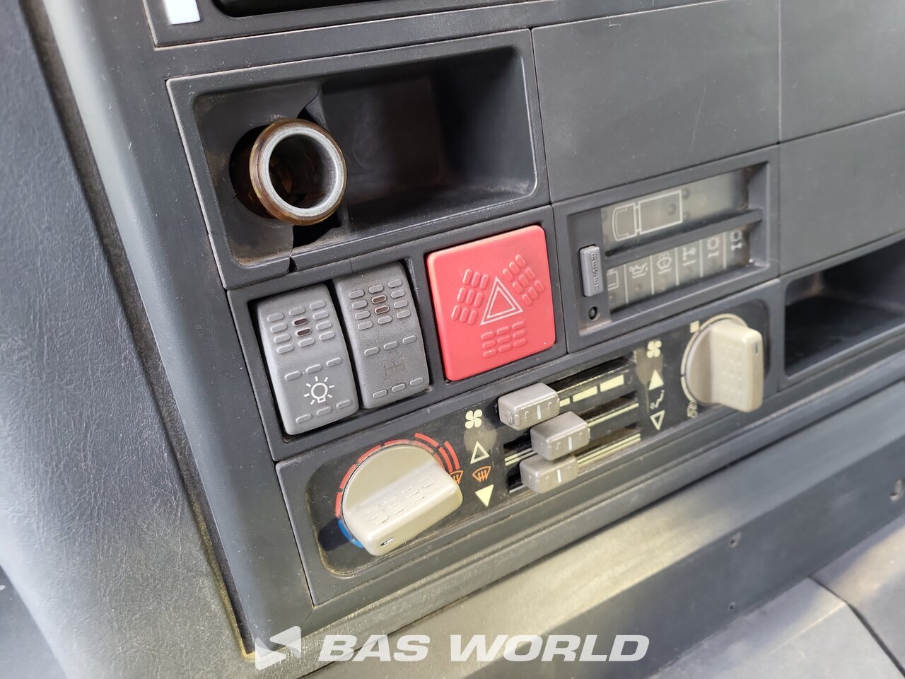 Other : Iveco 260E30H Flak lastbilar